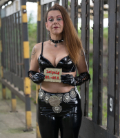 Bizarrlady Miss Rheia gastiert in München und Zürich